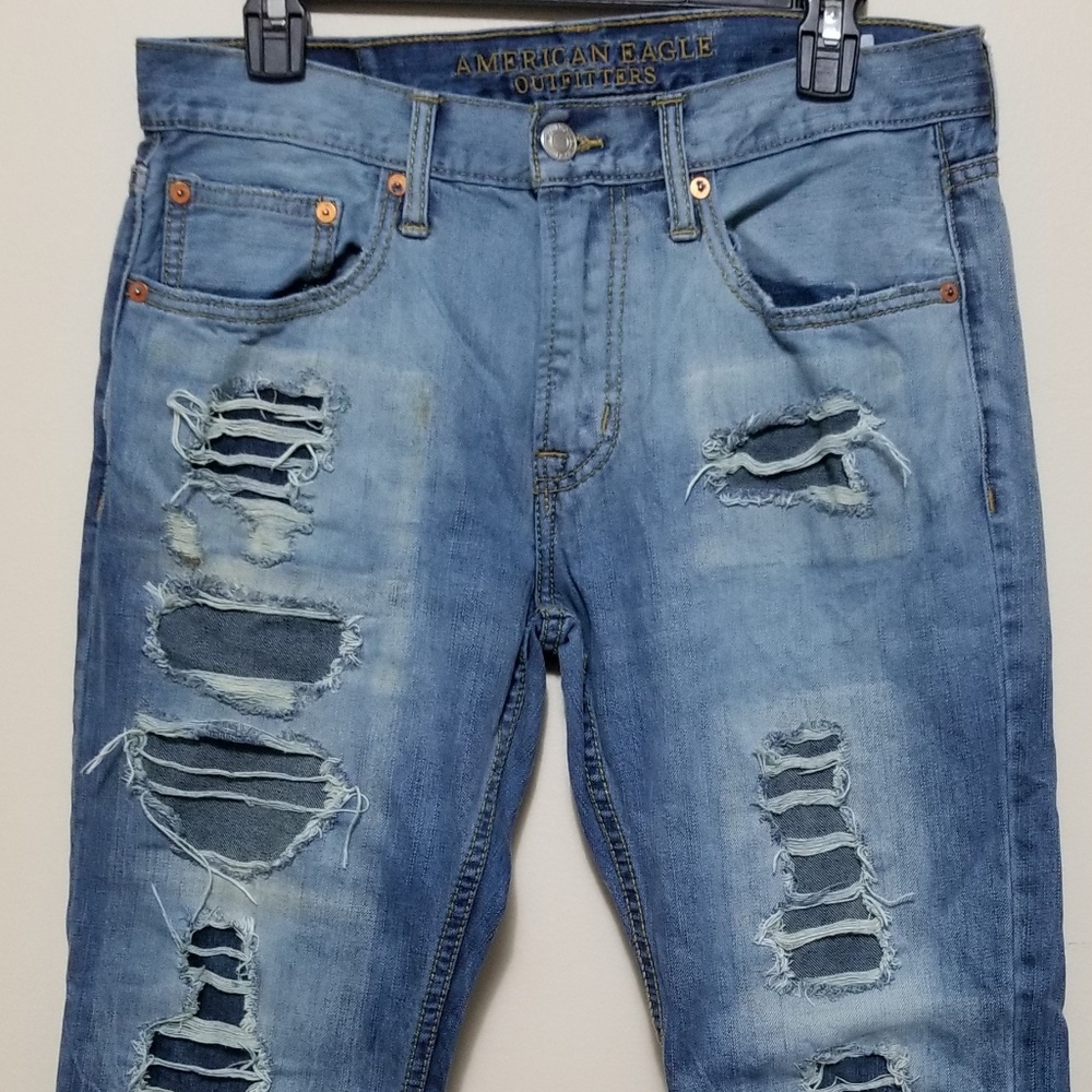 AE Light Wash Destroyed Slim Straight 31x30.